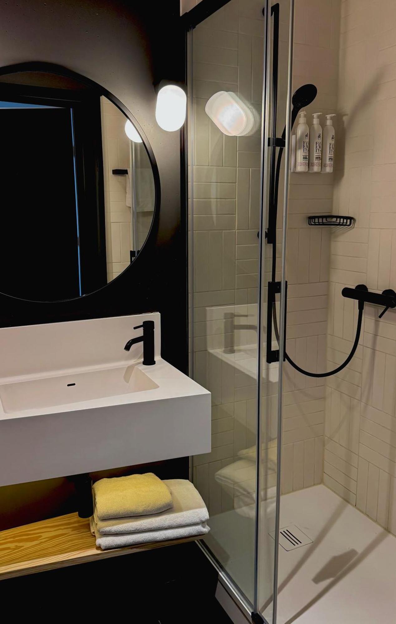 Moxy Kaunas Center Room photo